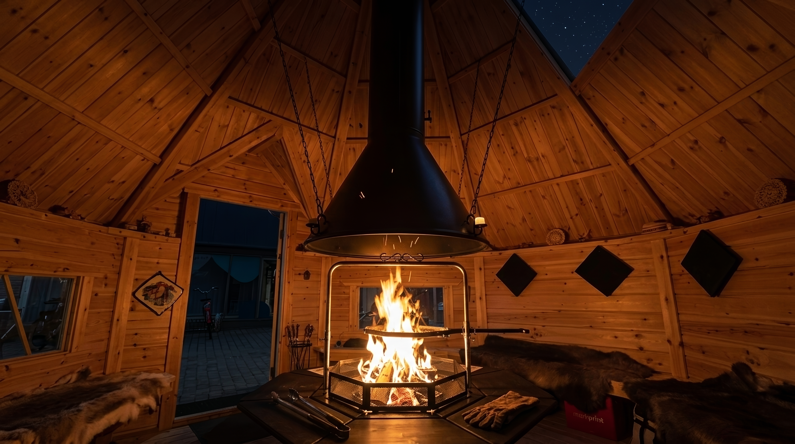 Aurora Hunt with Warm Hut